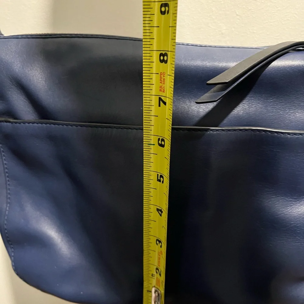 Vera Bradley new Navy Leather Crossbody Bag-never used. - Picture 7 of 14